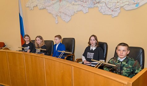 Школьные герои в Доме Советов